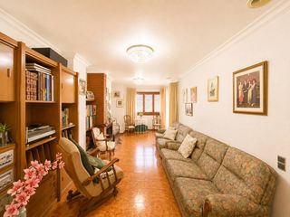 Flat  C. obispo herrero. Piso en esquina de 220 m en almoradí 3 hab, 3 baños y gran terra