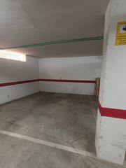 Aparcament cotxe  C. valencia. Plaza de garaje en venta en catral