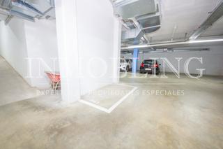 Aparcament cotxe a Centre. Plaza de parking para moto