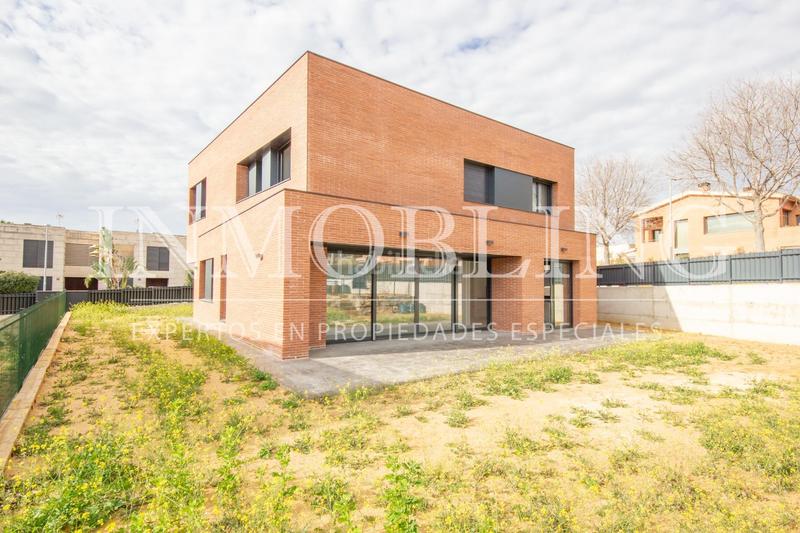 Foto 1c187aaa-4d8c-4415-8a97-7159441cfb3e. Casa  a cuatro vientos obra nueva Can Quirze en Mataró