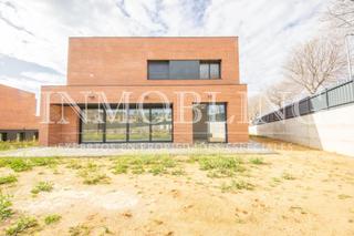 Maison à Can Quirze. Casa a cuatro vientos obra nueva can quirze