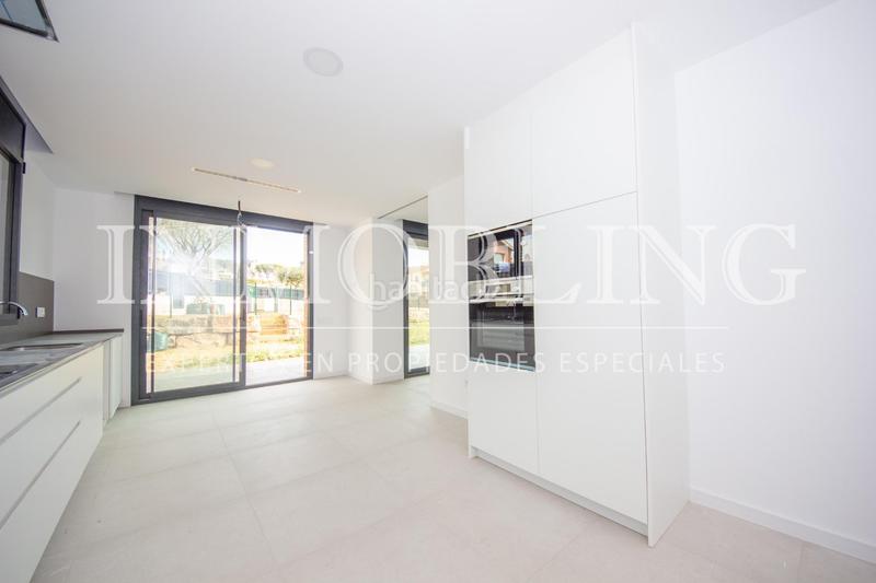 Foto 5188b39c-6a33-4b2d-bb98-348c32afcf0d. Casa  a cuatro vientos obra nueva Can Quirze en Mataró