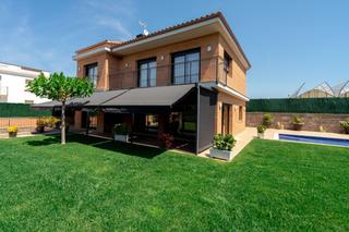 Maison dans Cabrera de Mar. Casa indepdiente con piscina  pla de lavell