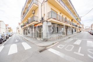 Rent Business premise in Veral d´Ocata. Local esquinero en alquiler
