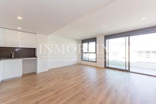 Pis a Havana. Piso de 4 habitaciones nuevo a estrenar! con parking y piscina.