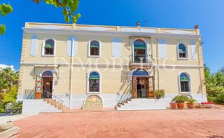 Rent House in Urbanitzacions. Casa con buen terreno y vistas al mar