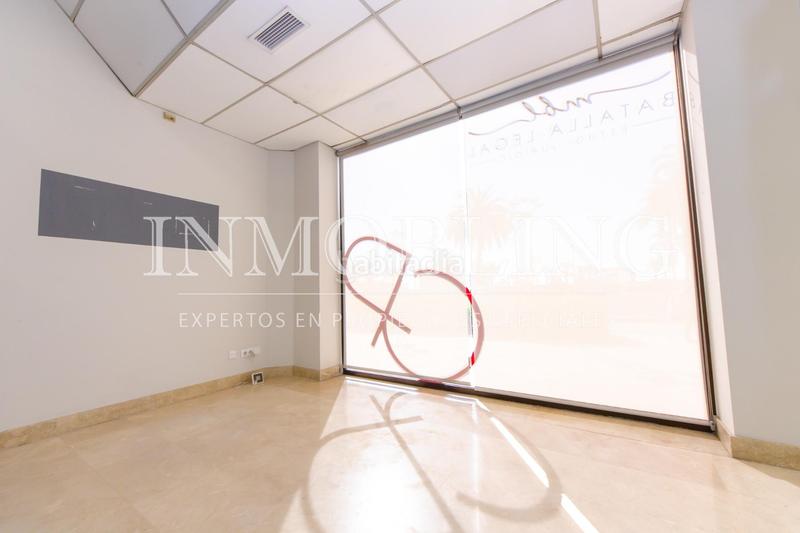 Foto f308eb3c-272a-4706-85a3-b74696f72d7e. Local comercial  situado en primera linea en Mataró