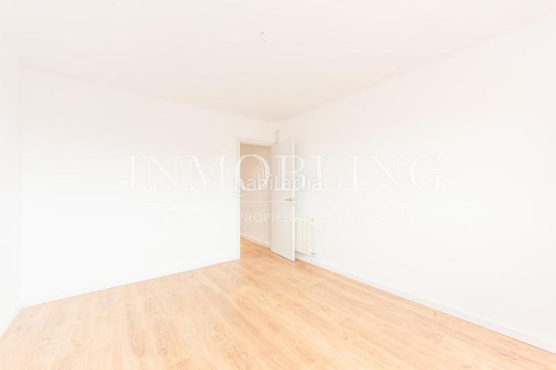 Foto bd828524-d9b0-437c-8a43-36552f19f0e4. Piso  de 3 habitaciones recién reformado con parking en Mataró