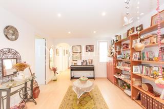 Appartement à Urbanitzacions. Piso alto con buena luz natural