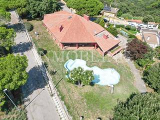 Casa a Urbanitzacions. Casa soleada en parcela plana
