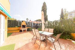 Casa en Can Pou-Camp de Mar. Casa esquinera lista para entrar a vivir a un paso de la playa!