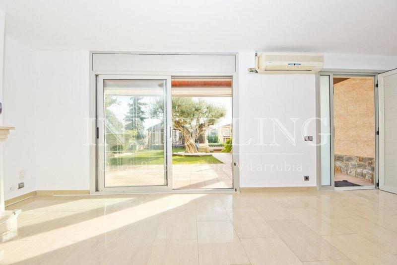 Foto 2f4bb9a2-4d6a-46c8-b7d2-8b90af71b6e3. Casa espectacular casa con vistas a mar! en Nucli Urbà Argentona