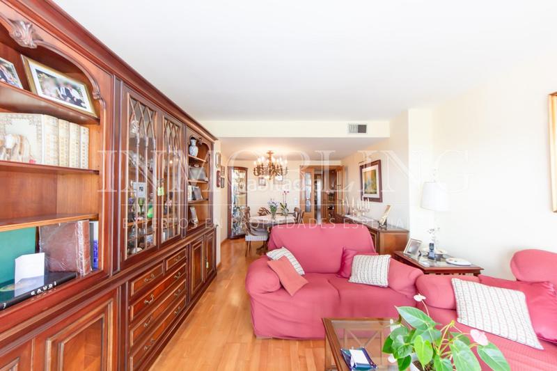 Foto b618b12f-3d8b-458b-bb29-47922481df50. Pis amb calefacció aparcament piscina a Via Europa - Parc Central Mataró