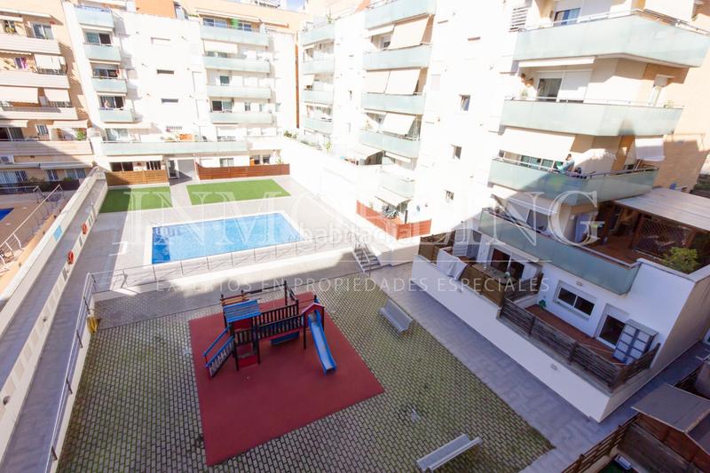 Foto ca54ac24-fda0-41e7-b89f-35ca7c342799. Pis amb calefacció aparcament piscina a Via Europa - Parc Central Mataró