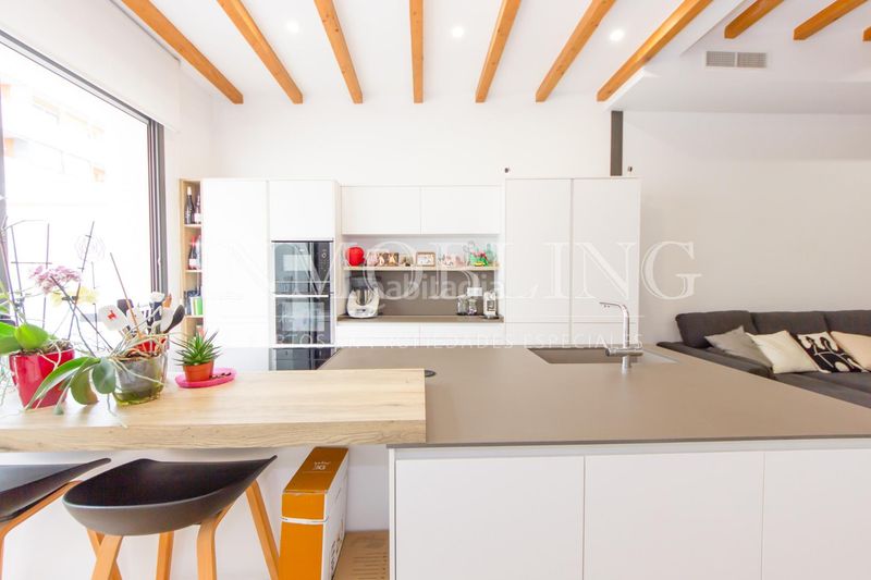 Foto 9bc16490-79b0-4604-9f54-1bf8d3302460. Casa amb aparcament a Centre Mataró