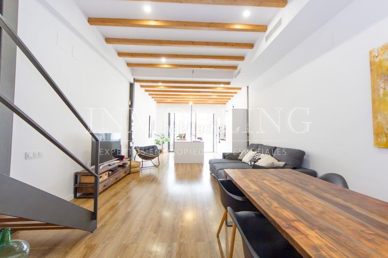 Foto bba12165-cd7b-4d75-826c-33c0782b41b8. Casa amb aparcament a Centre Mataró