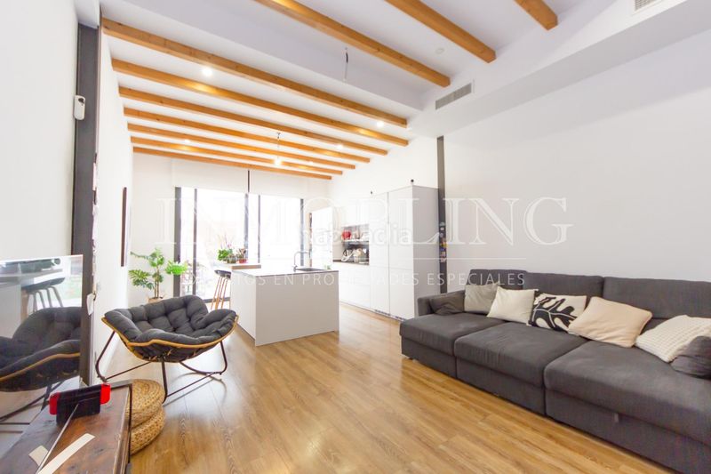 Foto c9f7f652-0090-44d5-9742-86a7cbf97ae9. Casa amb aparcament a Centre Mataró