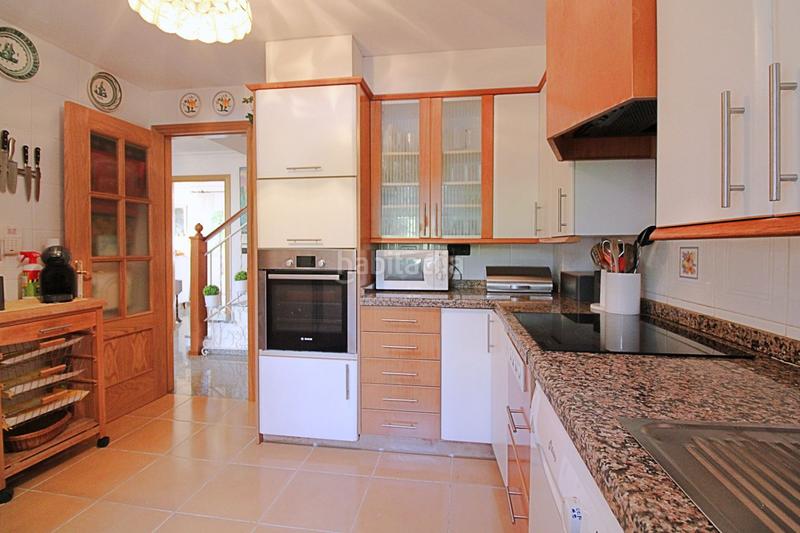 Foto c97715f0-0141-4c8c-9abb-efcac860c0c1. Chalet  en venta en cabo huertas, 5 dormitorios. en Alicante