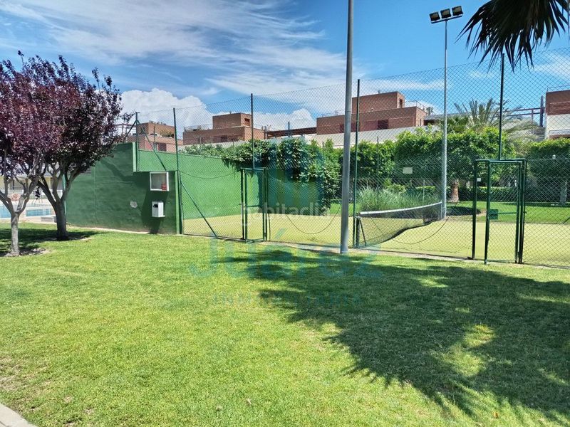 Foto 08a53b60-70b3-4fe4-a285-9b9db622e7d6. Casa amb calefacció aparcament piscina a Alicante golf Alicante