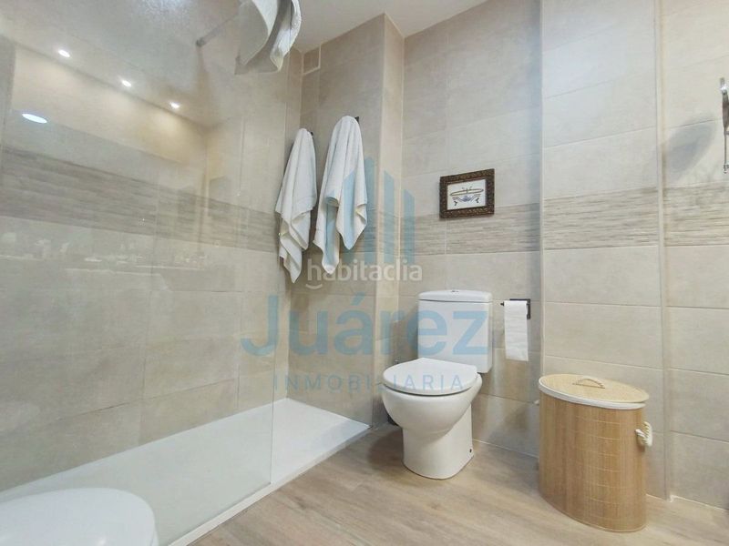 Foto 897b5fa3-93cb-45b4-b2d4-4e3621018ced. Casa amb calefacció aparcament piscina a Alicante golf Alicante