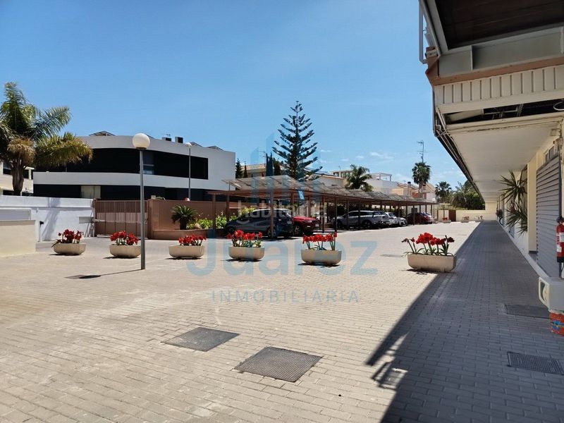 Foto b8599190-7ae9-4d5c-a05d-78ecda73e130. Casa amb calefacció aparcament piscina a Alicante golf Alicante