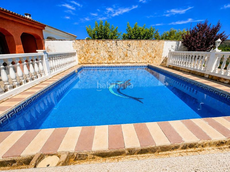 Foto f79c66b8-67dc-47ab-b0ea-b71872ab5953. Xalet amb calefacció aparcament piscina a Castalla
