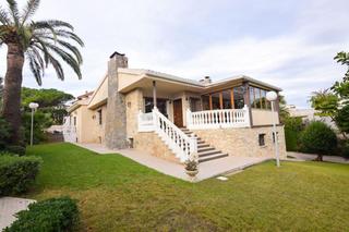 Chalet à Del faro 25. Chalet en venta en cabo huertas, 7 dormitorios.