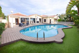 Xalet a Del faro 25. Chalet en venta en cabo huertas, 7 dormitorios.