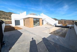 Casa a Baños y Mendigo. Necesitas el 100?villa independeinte en planta baja con mucha lu