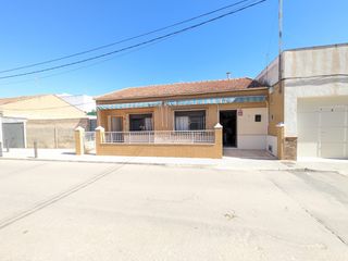 Casa en San Pedro del Pinatar. Necesitas el 100?este acogedor chalet adosado de 83 m ofrece una