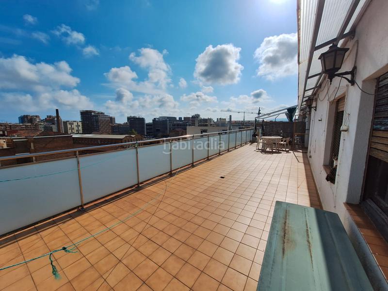 Foto 103adec0-18fd-4287-b08d-c639ac029229. Ático espectacular ático esquinero en La Bordeta Barcelona