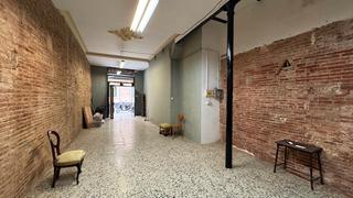 Lloguer Local Comercial  Carrer de saragossa. Gran local en buena zona