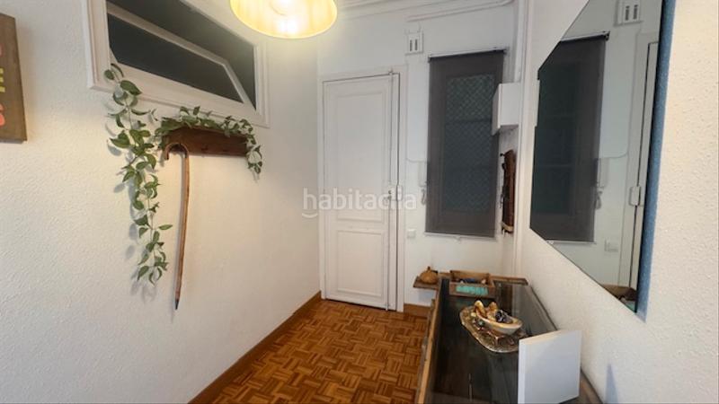 Foto 1e7a4035-8b68-4dbf-b65d-6a79cbd07f6d. Piso gran piso con balcón en Vila de Gràcia Barcelona