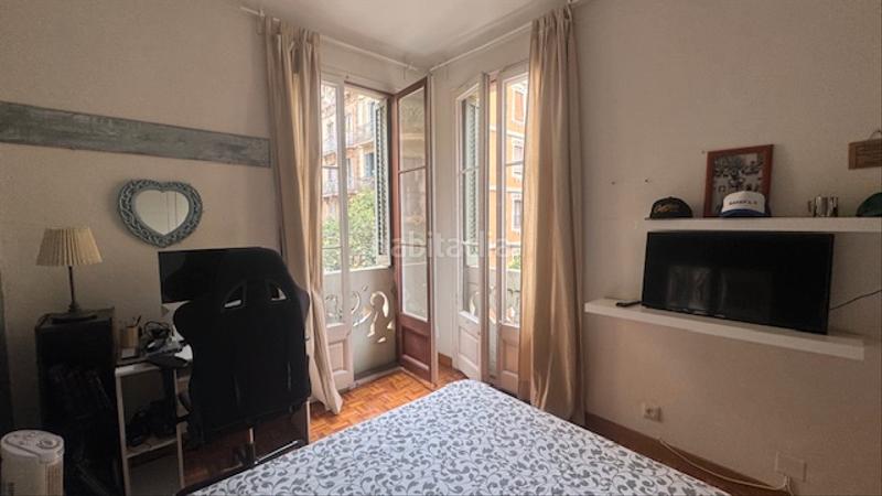 Foto c971f562-379e-49c2-9a71-51a892661665. Piso gran piso con balcón en Vila de Gràcia Barcelona