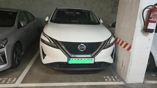 Rent Car parking  Travessera de dalt. Plaza de aparcamiento para coche grande