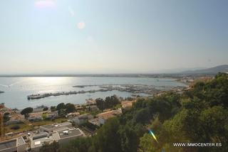 Terreny residencial a Puig Rom-Canyelles-Almadrava. Bonita terreno con magnificas vistas al mar