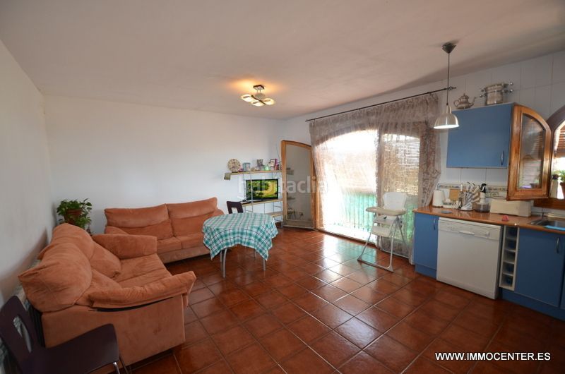 Foto f8bdb657-f04d-4e88-a240-4509e2511f4e. House with heating parking in Palau-saverdera