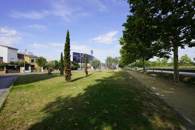 Foto 4dc7ad97-7c21-4fa4-bbfc-05c2c666932d. Parking voiture dans Santa Margarida Roses