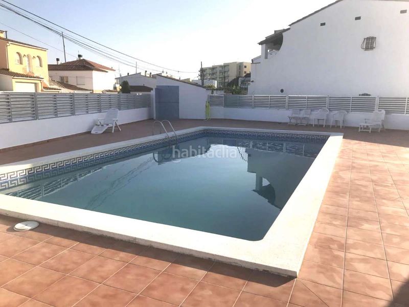 Foto ca50e5f0-5d1e-4a8d-9534-6a8ffedf7cca. Casa aparellada amb piscina a Santa Margarida Roses