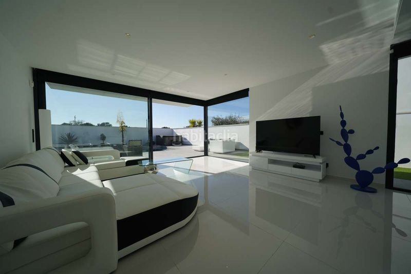 Foto a394f0c1-e962-4262-8310-298fe2c88635. Casa amb calefacció aparcament a Nord Roses