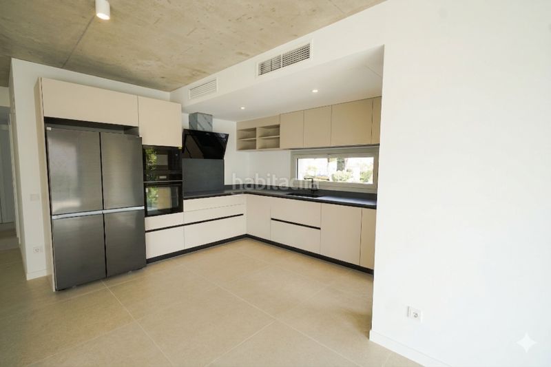 Foto 94c650d2-e2bb-49a0-ac80-06b32b9e5f03. Apartament a Salatar Roses