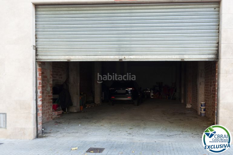 Foto 40a9d558-b1f4-4988-b664-a81e9ce5c7ca. Autoparkplatz in Centre Roses