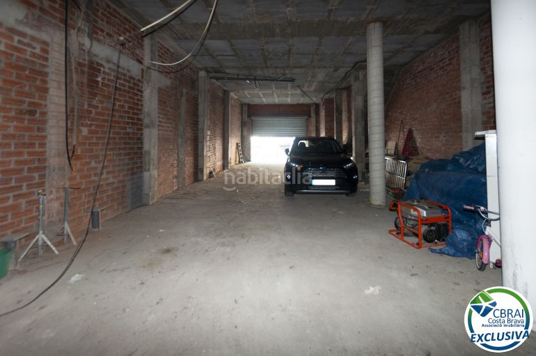Foto afc1013c-930d-48ab-941b-1ae435b12099. Autoparkplatz in Centre Roses