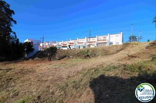 Terreny residencial a Puig Rom-Canyelles-Almadrava. Terreno urbano de 1150m2 con vistas al mar