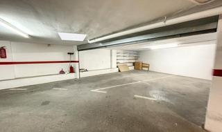 Autoparkplatz in Centre. Garaje muy amplio y seguro para 2 coches en el centro de roses c
