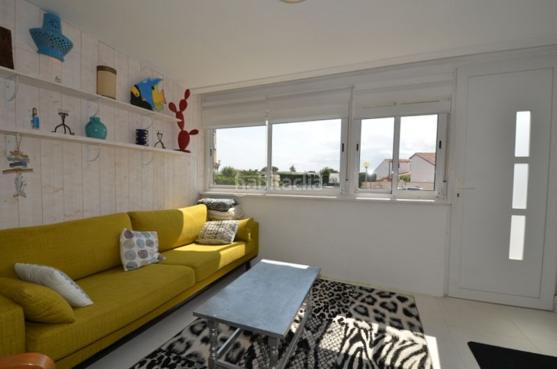 Foto f1afd083-b373-42e3-b86d-cb91466dd330. Casa aparellada a Santa Margarida Roses