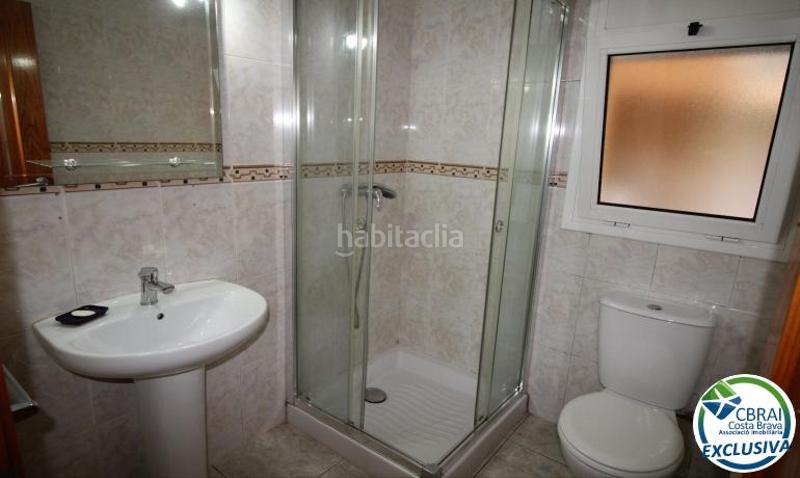 Foto 0292e742-d6ba-4fd1-9383-138782f8c1e1. Casa amb calefacció aparcament a Requesens Empuriabrava