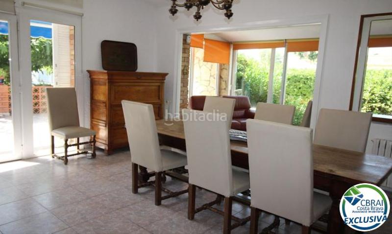 Foto 1e251fe4-3b1d-428b-9e96-8b2bfd4c60fe. Casa amb calefacció aparcament a Requesens Empuriabrava