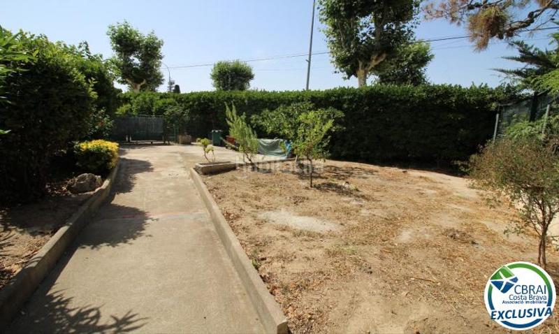 Foto 725c0903-d7b6-45f0-8932-8fe6b1337d24. Casa amb calefacció aparcament a Requesens Empuriabrava