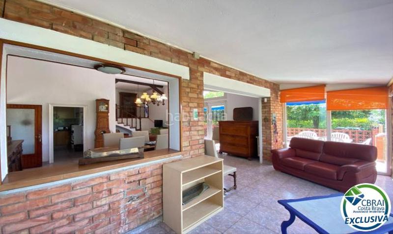 Foto b964775f-e2bc-454c-83c9-b80333566ea8. Casa amb calefacció aparcament a Requesens Empuriabrava